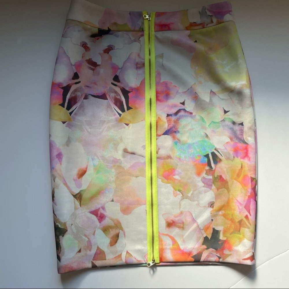 Ted Baker Beautiful Amaranth Floral Pencil Skirt Sz 4 (10/12) - Picture 3 of 9